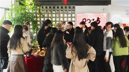 2025，與寶寶秀共迎璀璨元旦—— 新年新希望，美好從此刻啟航！